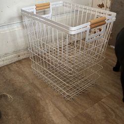 STACKABLE BASKETS 
