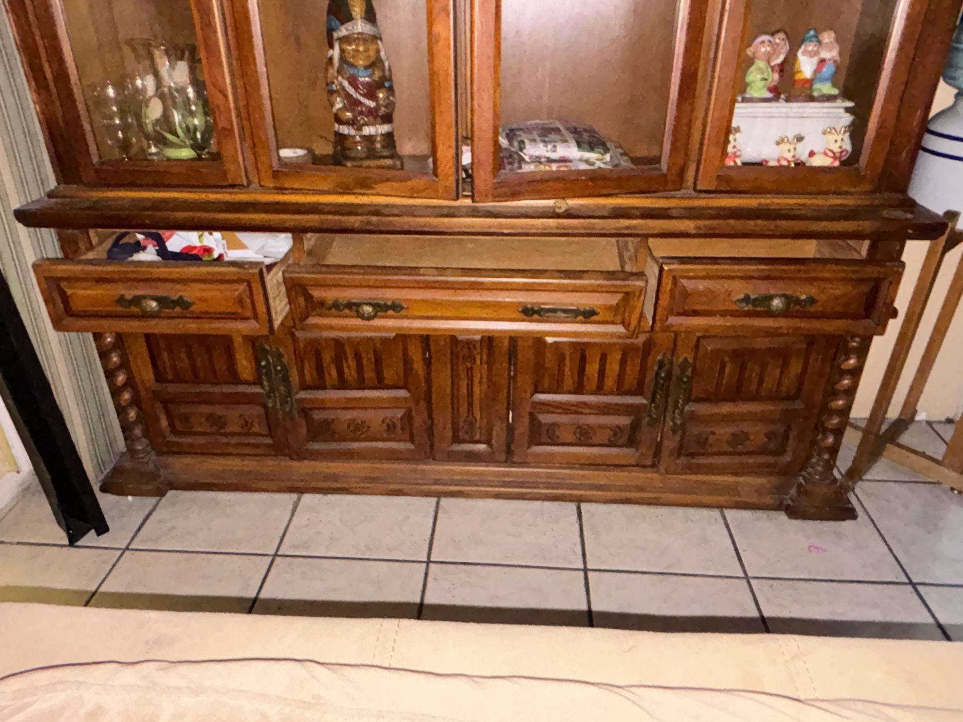 China Cabinet/ Chinera