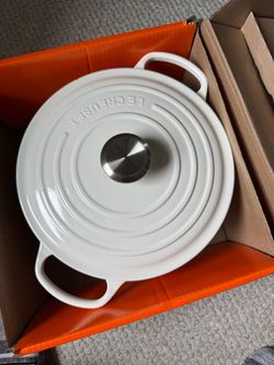 White Le Creuset Dutch oven