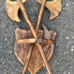 Knife King’s Sheesham Wood Carved Axe  w/ Wall Stand – Used w/Wood Piece Missing