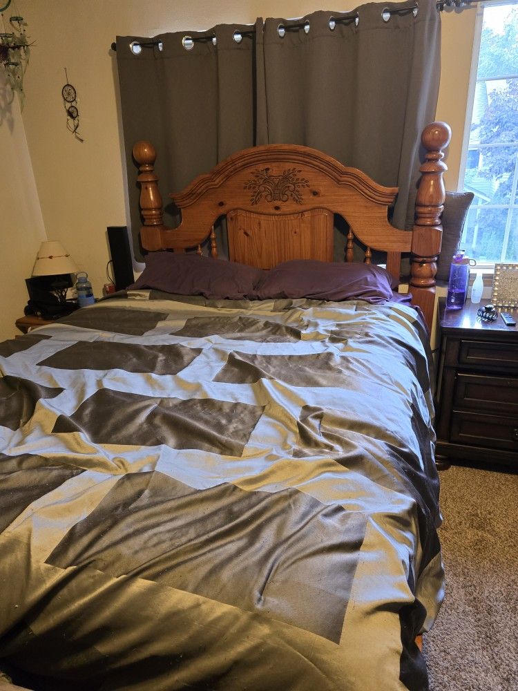 Queen 5 Pc SOLID OAK Bedroom Set