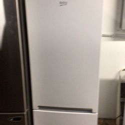 Beko Bottom Freezer Refrigerator 
