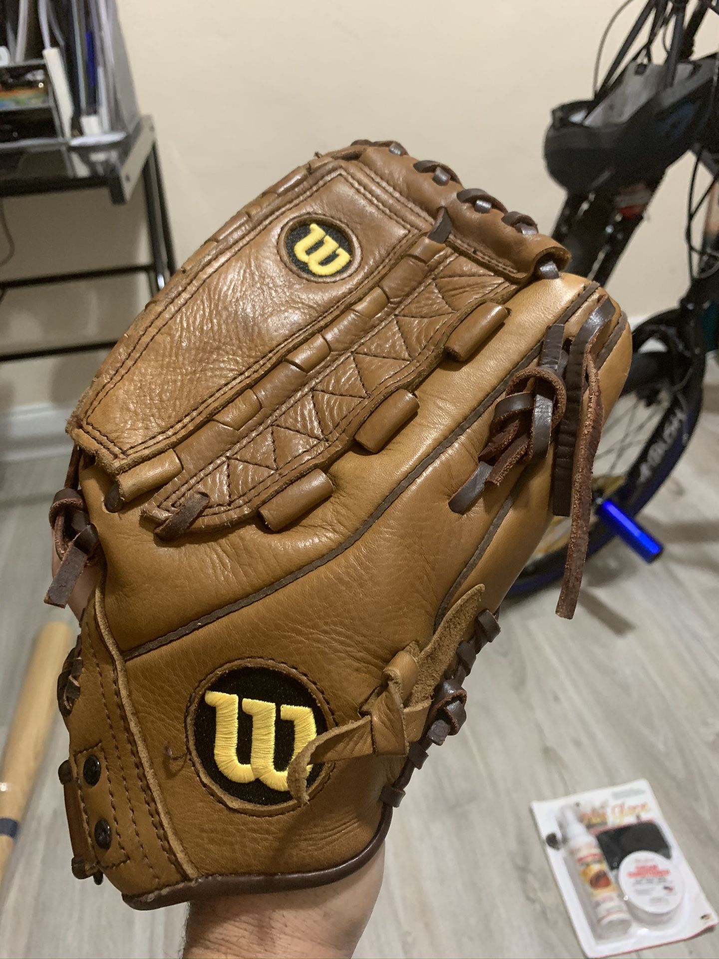Wilson A800 outfield glove 12.5”