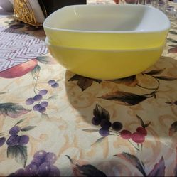Pyrex Yellow White Glass Mixing Bowl Set Round 2 Bowls Kitchenware 2 Piece Set