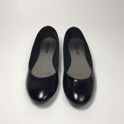 Women’s Black flats size 9