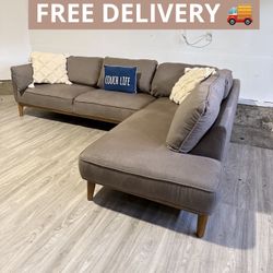 Large Jollene Sectional Couch 🛋️- Free Delivery 🚚 