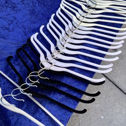 25 pc good condition clothes hangers altogether $8