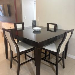 Dinning table with chairs