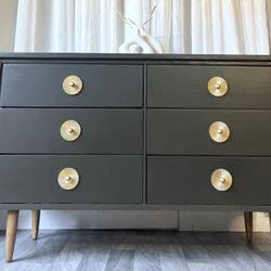 !!SOLD!! Adorable Mid Century Dresser 