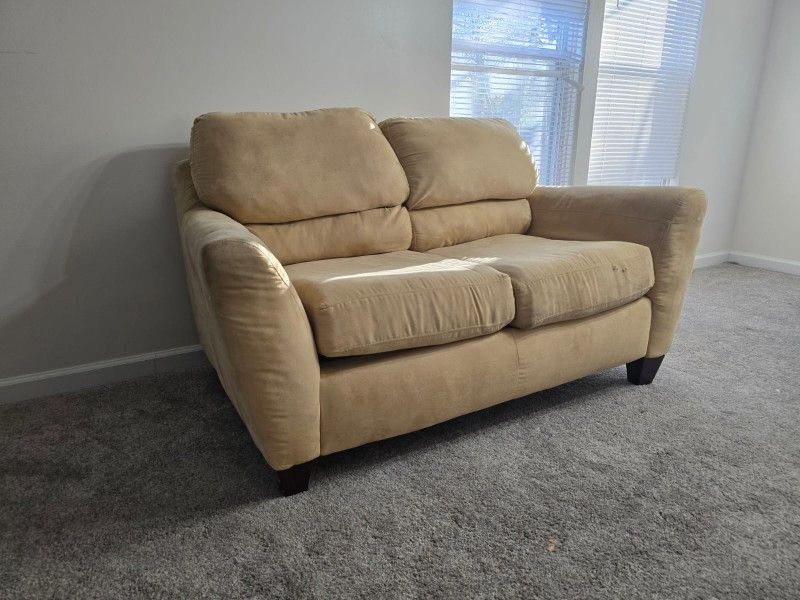 LOVE SEAT