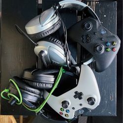 XBOX CONTROLLER PARTS/HEADPHONES