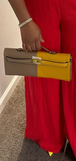 Yellow/Brown Purse Elegant And Beautiful For Any Occasion 