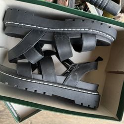Black Sandals 