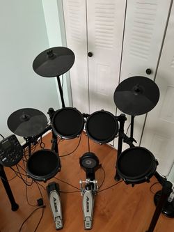 Alesis Nitro Electronic Drum Kit + Module + Throne + Pedals + Alto Uber Amp