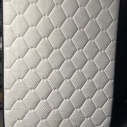 Like New Full Size Spring Mattress 