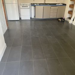 Floor tile