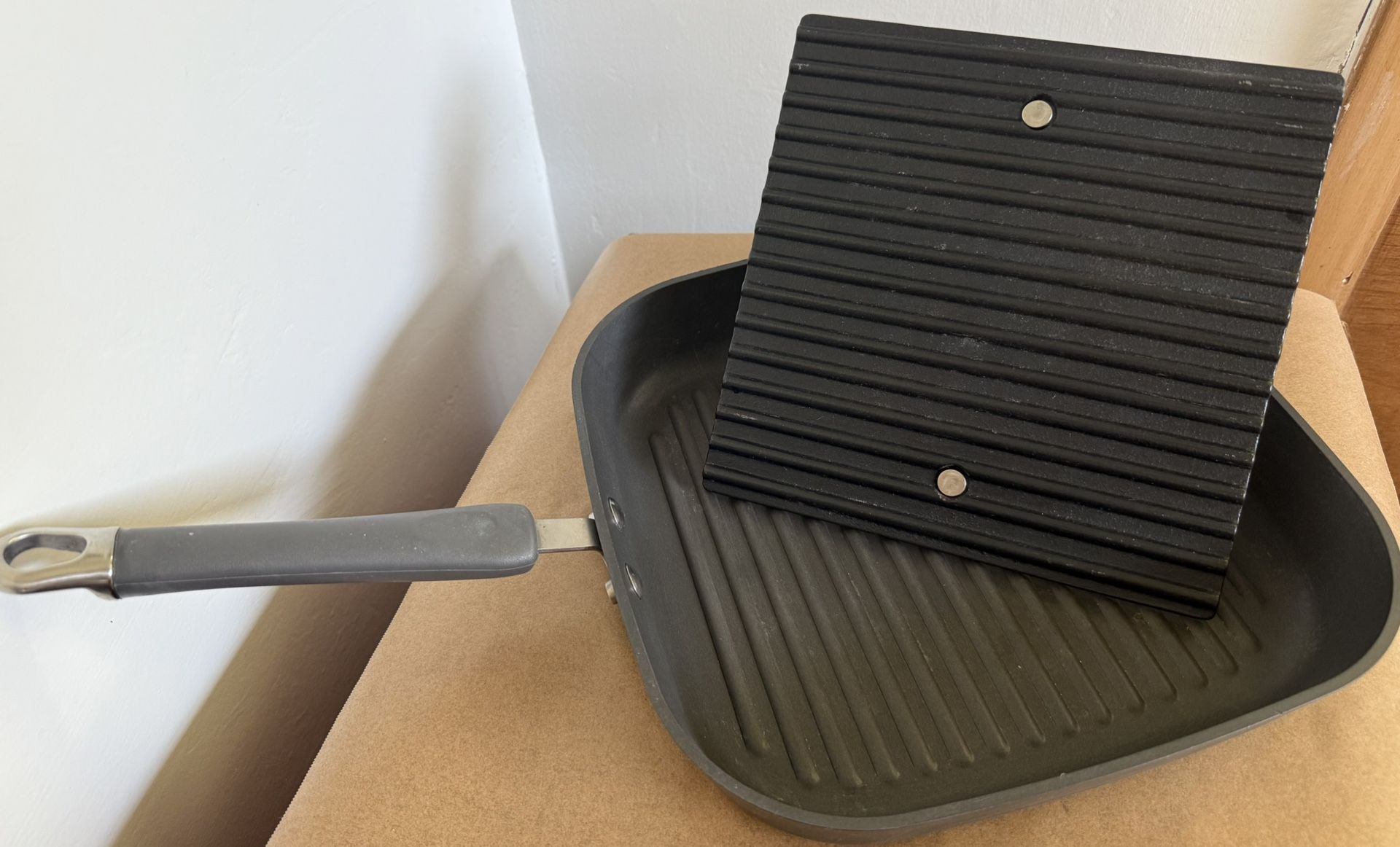 Pampered Chef Square Grill Pan Top-of-the-line titanium-reinforced, four-layer nonstick coating.