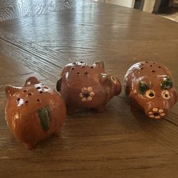 saleritos De Barro / Salt Shakers 