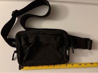 I & R cross body Fanny pack