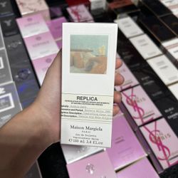 Brand new men and female perfumes and Cologne for sale bulk and singles available sample available to smell✅ full size 