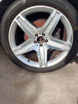 Mercedes-Benz AMG 5-Spoke Wheel with Hankook Tire