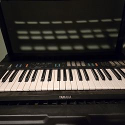 VINTAGE YAMAHA PSR-11 KEYBOARD 50 FULL SIZE KEYS  Tested And Working With Batteries No Power Supply