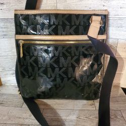 Michael Kors Hand Bag 👜 Like New 👍 Black .