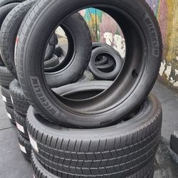 285/45/22 MICHELIN DEFENDER TIRES QTY4 FAIRLY USED LIKE NEW WITH INSTAULLATION AND BALANCE 