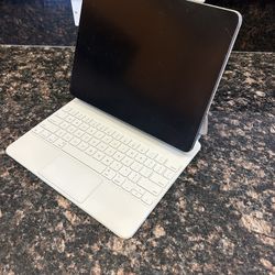 iPad Pro 13 Inch With Magic Keyboard And Apple Pencil 