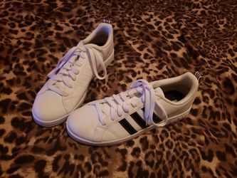 Womens Adidas size 10 only wore 1 time