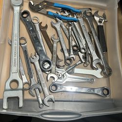Assortment Of Wrenches 