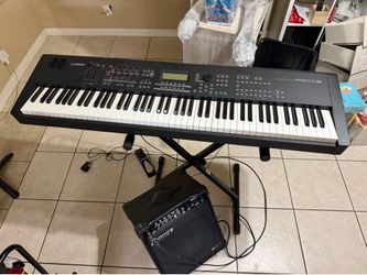 Yamaha mox8 with stand