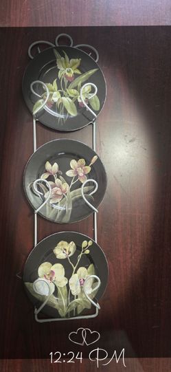 Decorative wall plates — set of 3 with hanging rack