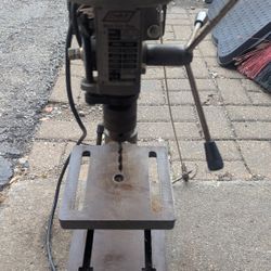 Bench top drill press Ludell DP-3  1/2" chuck works great 3 speeds
