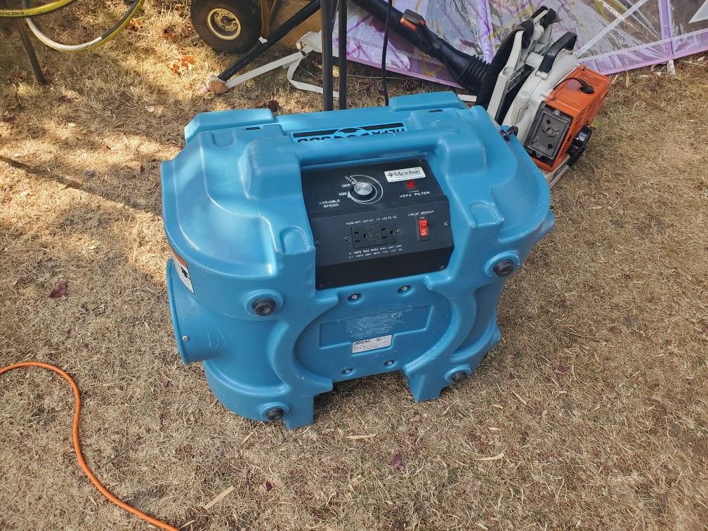 Dri-Eaz F284 DefendAir HEPA 500 Air Purifier. With additional carbon filter inside