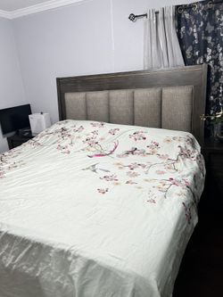 For sale King bed with nightstands and Dresser