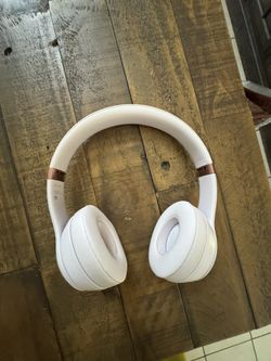 Beats Solo 4 Pink