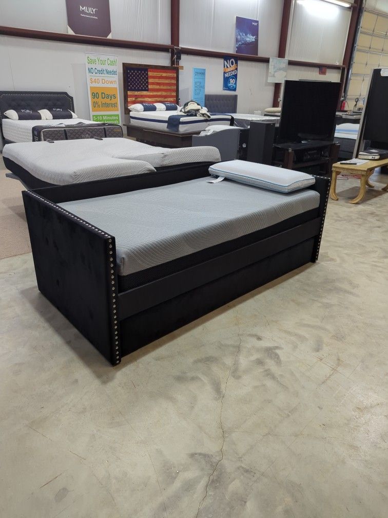 Black Velvet Day Bed