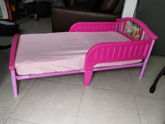 Toddler bed located in Anaheim CA