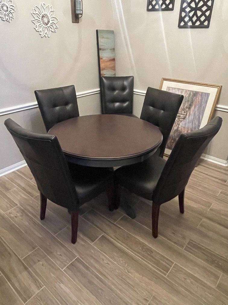 Dining Table And 6 Chairs