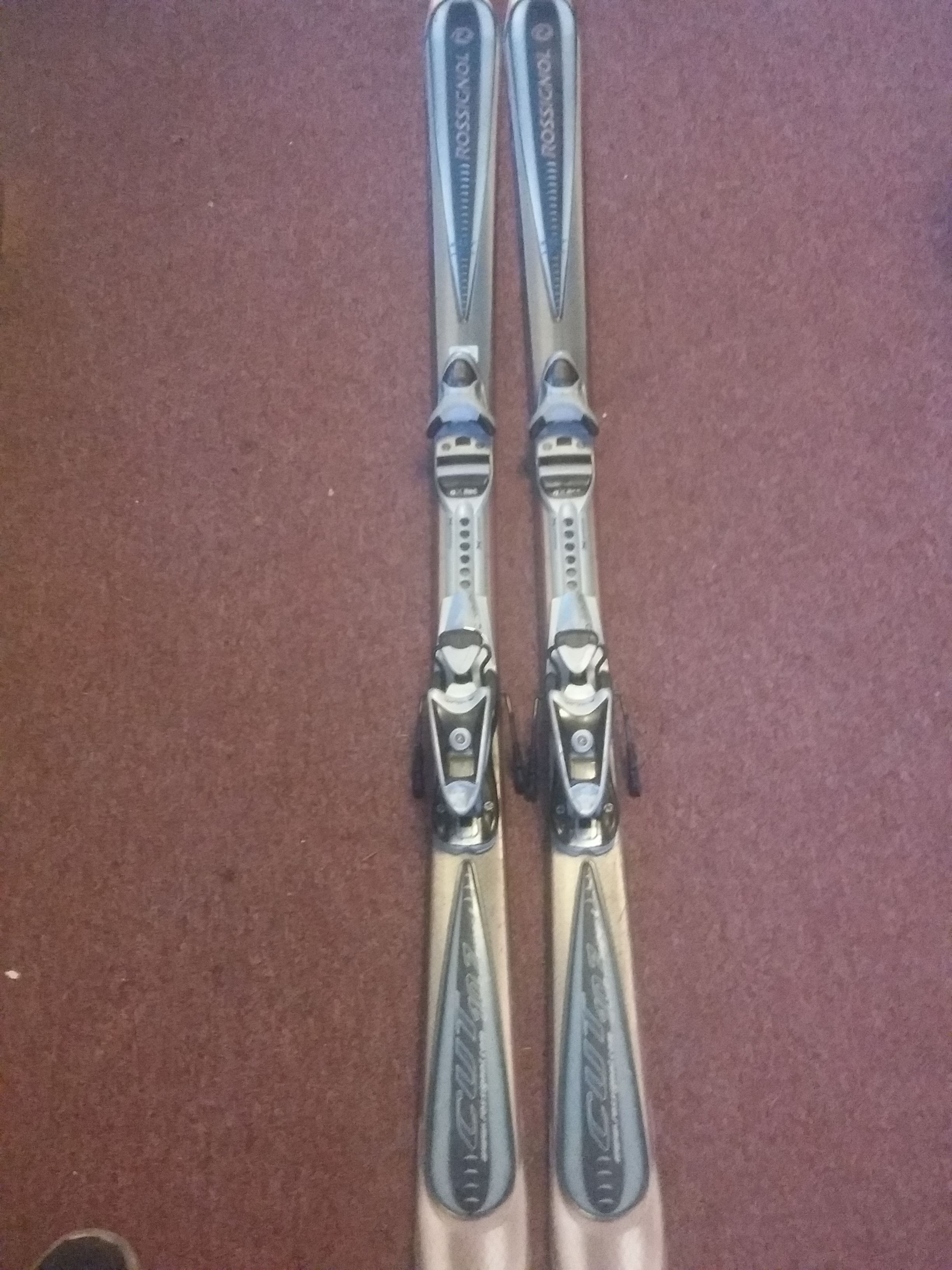 Pair of used Rossignol Cut 10.7 super L skis 160cm with Axium 100 bindings