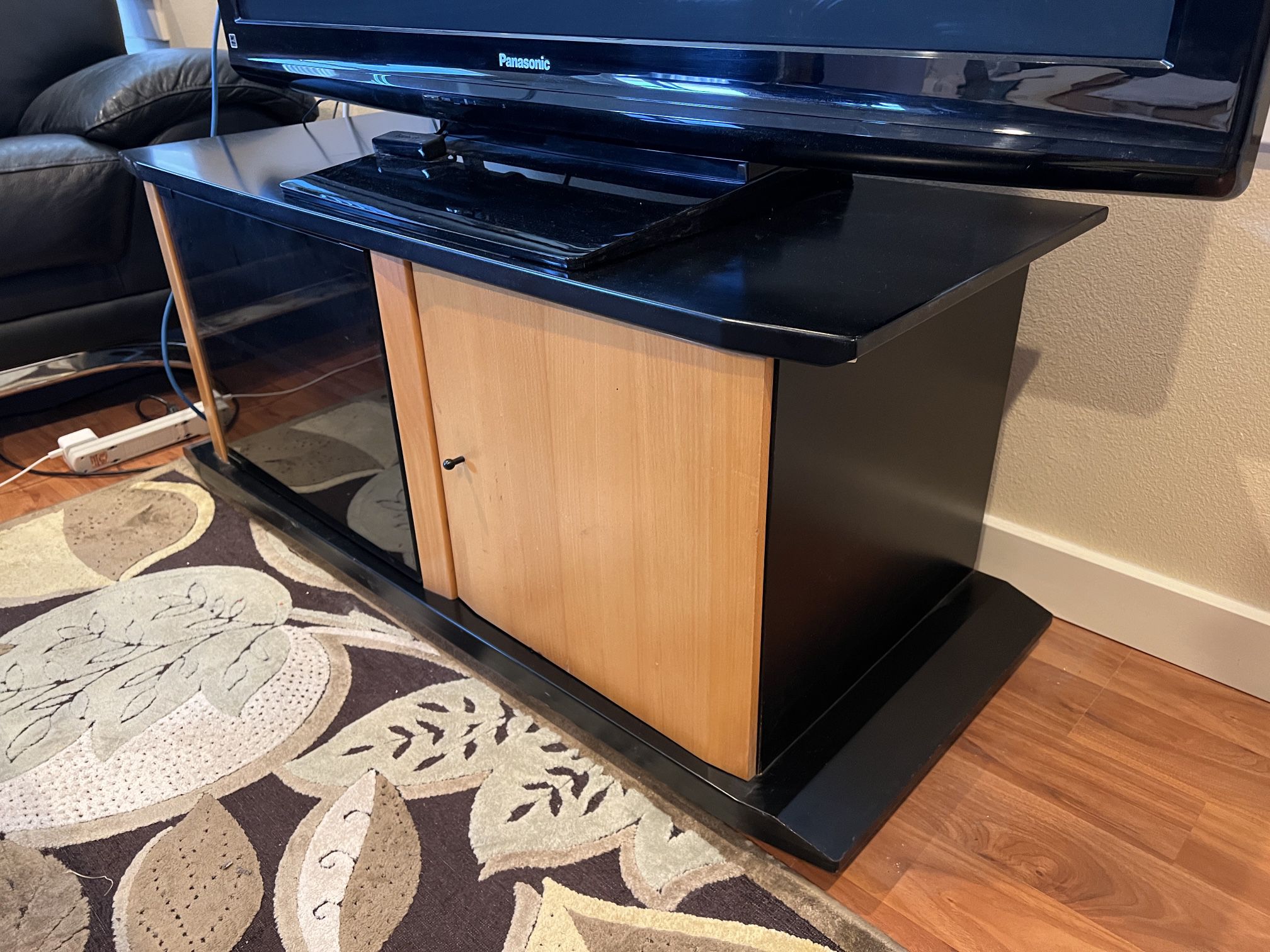 TV Stand / Console / Cabinet