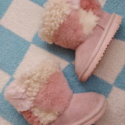 Toddler UGG boots - Size: 7