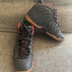 Nike 'Gucci' size 5.5 Youth #644792-004