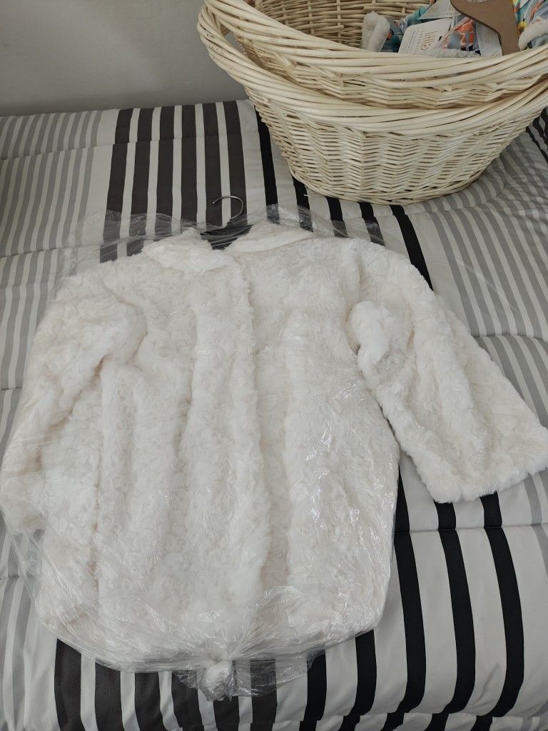 White Dress Coat 🧥😍