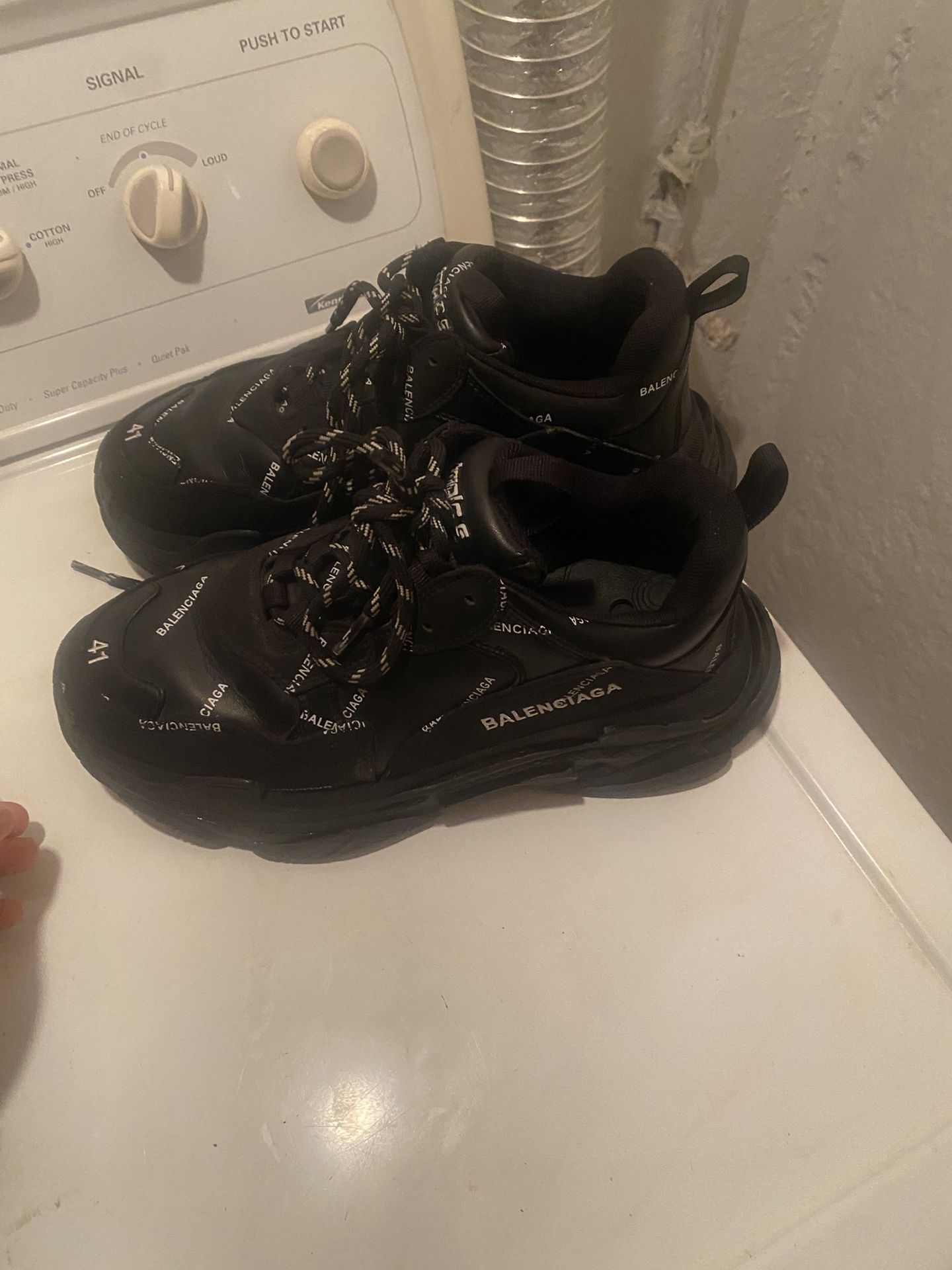 Selling Balenciagas Size 9 In Men 
