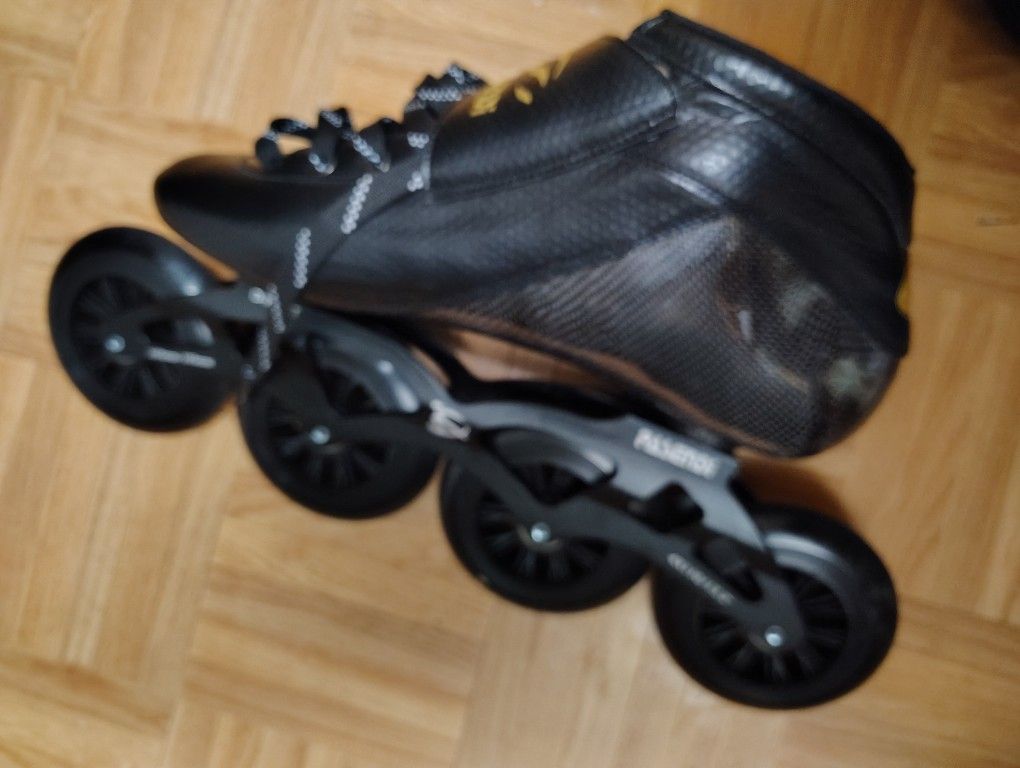 12 M Rollerblades