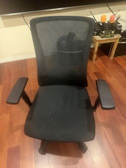 The office chair—everything about it is good.