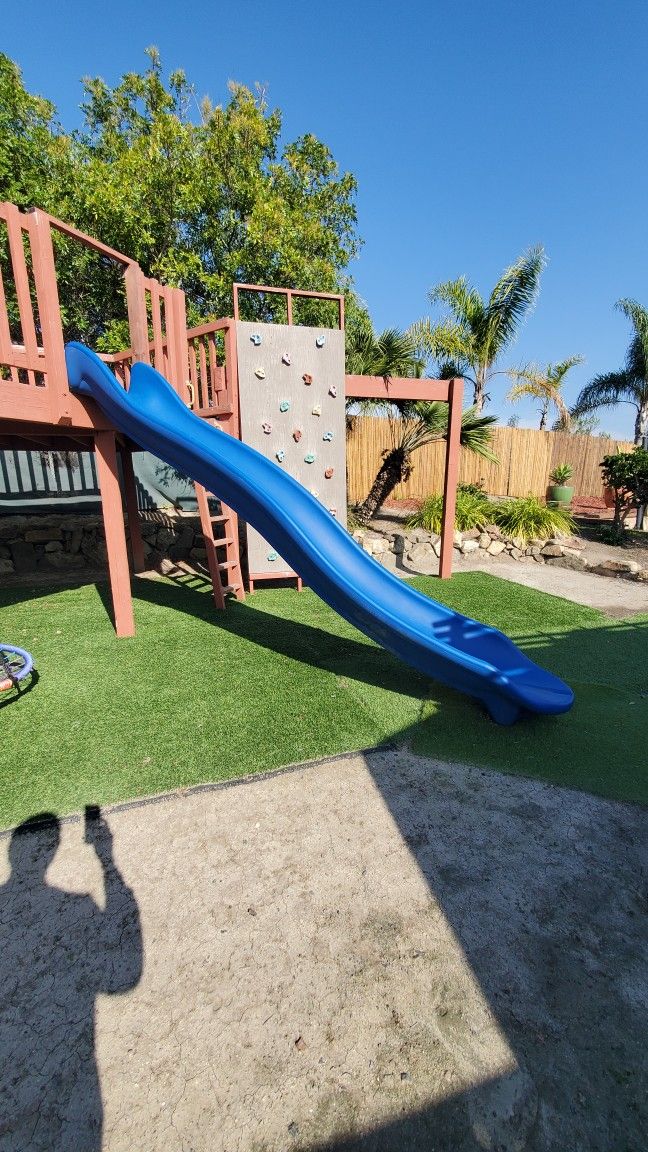 Free Playground Plastic Slide And Rock Climbing Wall 