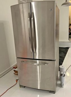 GE® ENERGY STAR® 22.0 Cu. Ft. French-Door Refrigerator Fridge